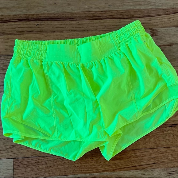 Lululemon Hotty Hot LR Short 4" *Lined HIYE 12” Size 12 Athletic Shorts - Picture 1 of 2